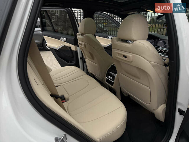 Серый БМВ Х5, объемом двигателя 3 л и пробегом 160 тыс. км за 41500 $, фото 28 на Automoto.ua