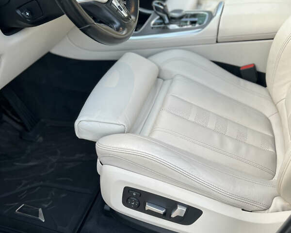 Серый БМВ Х5, объемом двигателя 3 л и пробегом 150 тыс. км за 48000 $, фото 22 на Automoto.ua