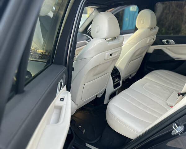 Серый БМВ Х5, объемом двигателя 3 л и пробегом 150 тыс. км за 48000 $, фото 28 на Automoto.ua