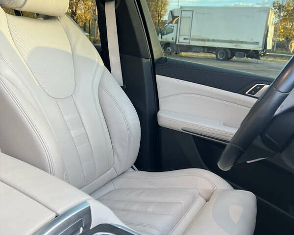 Серый БМВ Х5, объемом двигателя 3 л и пробегом 150 тыс. км за 48000 $, фото 31 на Automoto.ua