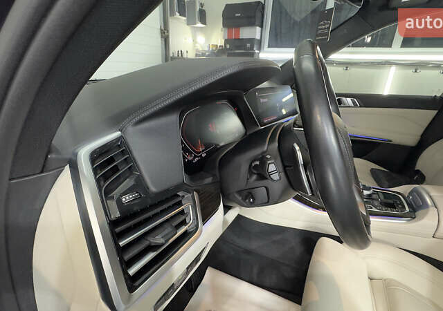 Серый БМВ Х5, объемом двигателя 3 л и пробегом 130 тыс. км за 52550 $, фото 46 на Automoto.ua