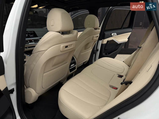 Серый БМВ Х5, объемом двигателя 3 л и пробегом 160 тыс. км за 41500 $, фото 24 на Automoto.ua