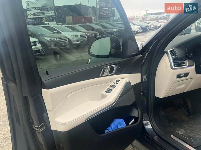 Серый БМВ Х5, объемом двигателя 3 л и пробегом 145 тыс. км за 48000 $, фото 16 на Automoto.ua