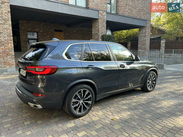 БМВ Х5 2019 в Днепре (Днепропетровске) на Automoto.ua Серый БМВ Х5, объемом двигателя 2.99 л и пробегом 114 тыс. км за 54500 $, фото 4 на Automoto.ua