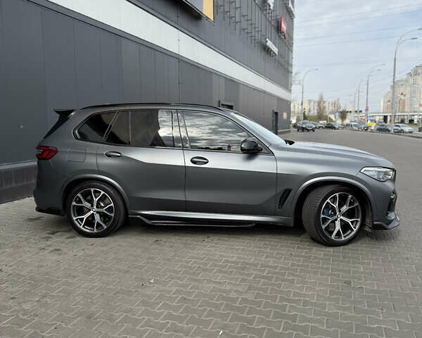 Серый БМВ Х5, объемом двигателя 3 л и пробегом 89 тыс. км за 60000 $, фото 2 на Automoto.ua