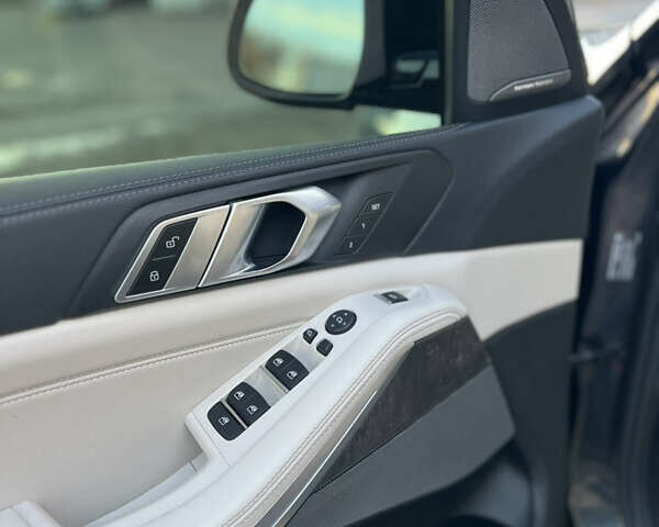 Серый БМВ Х5, объемом двигателя 3 л и пробегом 150 тыс. км за 48000 $, фото 23 на Automoto.ua