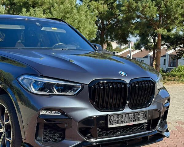 БМВ Х5 2019 в Черновцах на Automoto.ua Серый БМВ Х5, объемом двигателя 3 л и пробегом 130 тыс. км за 60000 $, фото 3 на Automoto.ua