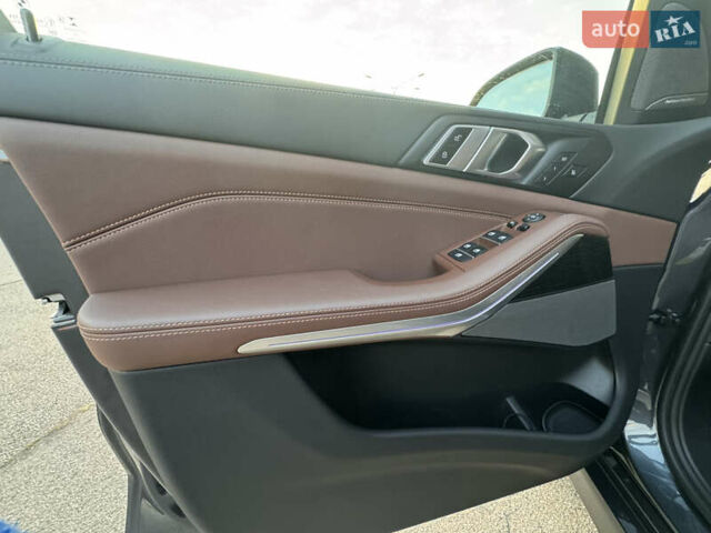 Сірий БМВ Х5, об'ємом двигуна 3 л та пробігом 63 тис. км за 57000 $, фото 62 на Automoto.ua