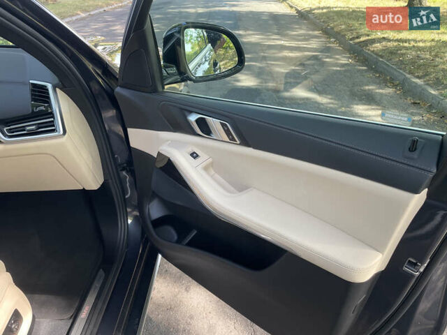 Серый БМВ Х5, объемом двигателя 3 л и пробегом 187 тыс. км за 38100 $, фото 17 на Automoto.ua