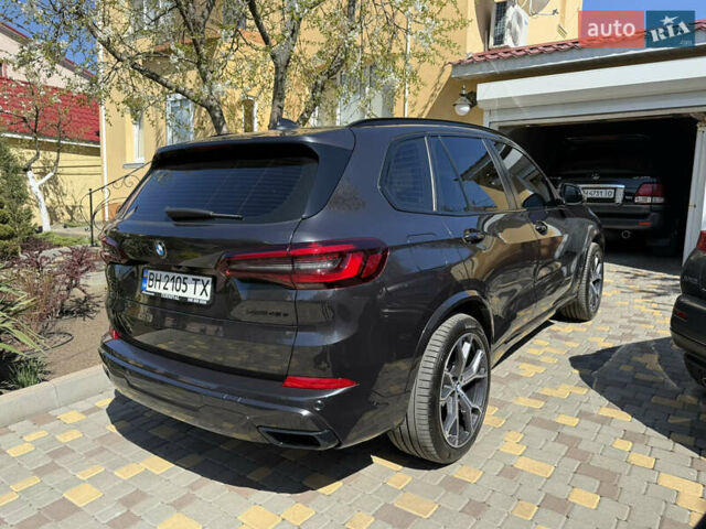 Серый БМВ Х5, объемом двигателя 3 л и пробегом 44 тыс. км за 63900 $, фото 2 на Automoto.ua