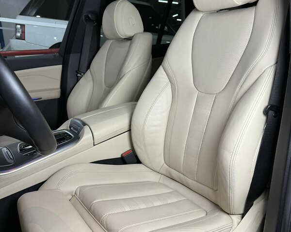 Серый БМВ Х5, объемом двигателя 3 л и пробегом 92 тыс. км за 49000 $, фото 33 на Automoto.ua