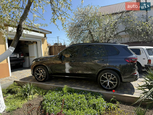 Серый БМВ Х5, объемом двигателя 3 л и пробегом 44 тыс. км за 63900 $, фото 4 на Automoto.ua