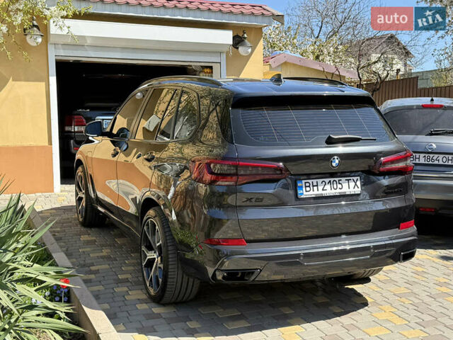 Серый БМВ Х5, объемом двигателя 3 л и пробегом 44 тыс. км за 63900 $, фото 3 на Automoto.ua