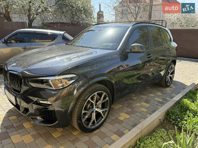 Серый БМВ Х5, объемом двигателя 3 л и пробегом 44 тыс. км за 63900 $, фото 1 на Automoto.ua