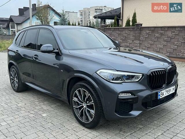 Серый БМВ Х5, объемом двигателя 3 л и пробегом 133 тыс. км за 58000 $, фото 1 на Automoto.ua