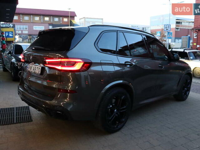 Серый БМВ Х5, объемом двигателя 3 л и пробегом 11 тыс. км за 58900 $, фото 2 на Automoto.ua