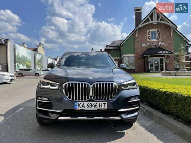 Серый БМВ Х5, объемом двигателя 3 л и пробегом 13 тыс. км за 73700 $, фото 1 на Automoto.ua