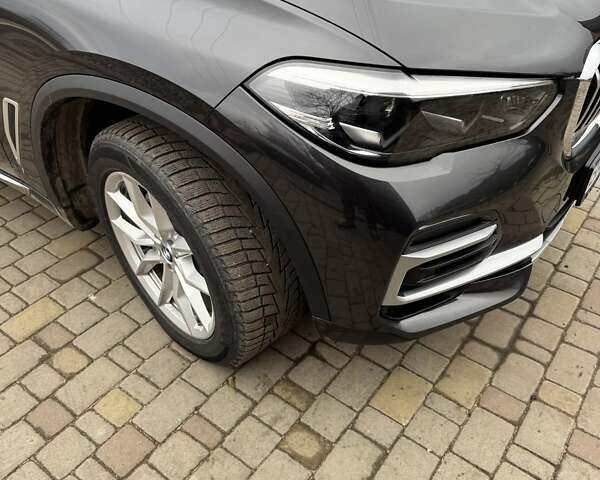 Серый БМВ Х5, объемом двигателя 2 л и пробегом 116 тыс. км за 55000 $, фото 3 на Automoto.ua