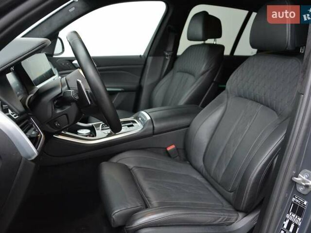 Серый БМВ Х5, объемом двигателя 4.39 л и пробегом 140 тыс. км за 68000 $, фото 3 на Automoto.ua