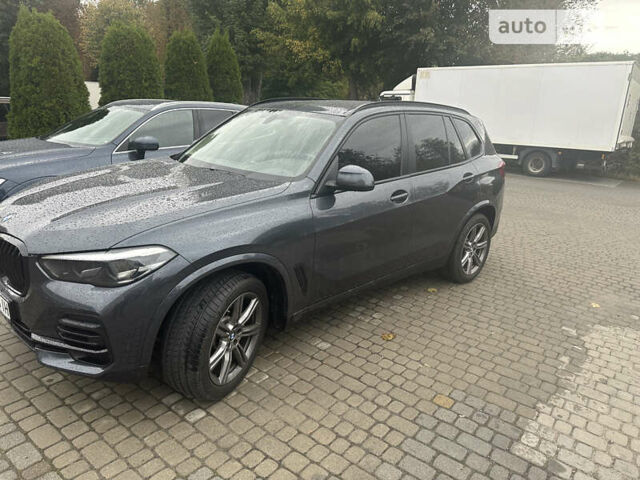 Серый БМВ Х5, объемом двигателя 3 л и пробегом 44 тыс. км за 77000 $, фото 1 на Automoto.ua