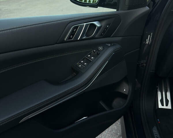 Серый БМВ Х5, объемом двигателя 3 л и пробегом 76 тыс. км за 66500 $, фото 4 на Automoto.ua