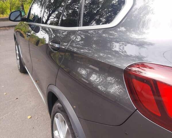 Серый БМВ Х5, объемом двигателя 4 л и пробегом 20 тыс. км за 61300 $, фото 3 на Automoto.ua
