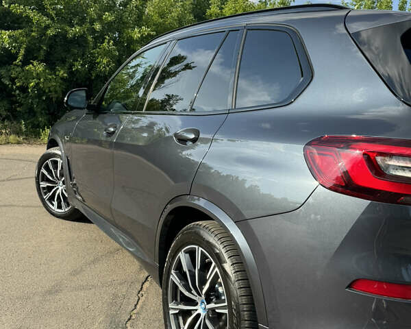 Серый БМВ Х5, объемом двигателя 3 л и пробегом 31 тыс. км за 79000 $, фото 3 на Automoto.ua