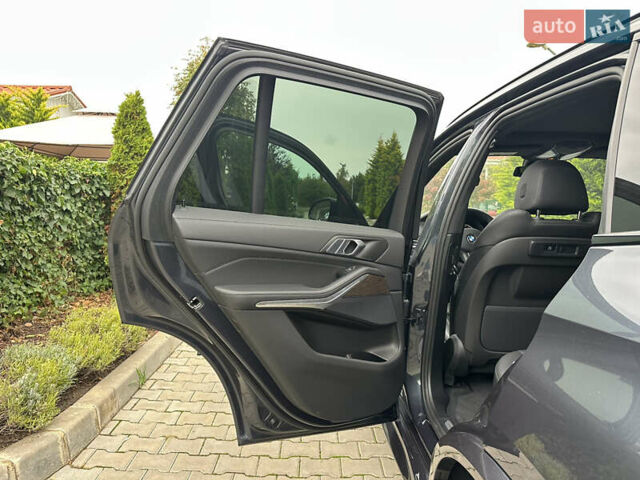 Серый БМВ Х5, объемом двигателя 3 л и пробегом 67 тыс. км за 62700 $, фото 31 на Automoto.ua