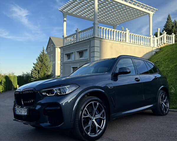 Серый БМВ Х5, объемом двигателя 3 л и пробегом 76 тыс. км за 66500 $, фото 1 на Automoto.ua