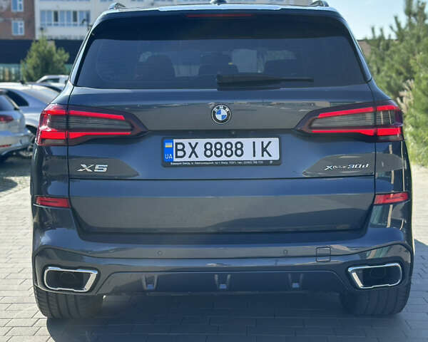 Серый БМВ Х5, объемом двигателя 2.99 л и пробегом 90 тыс. км за 69000 $, фото 5 на Automoto.ua