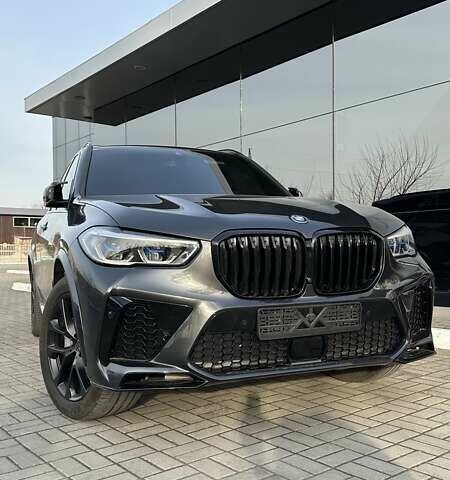Серый БМВ Х5, объемом двигателя 3 л и пробегом 55 тыс. км за 59800 $, фото 6 на Automoto.ua