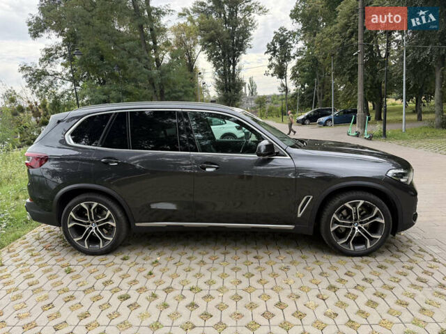 Серый БМВ Х5, объемом двигателя 3 л и пробегом 37 тыс. км за 62000 $, фото 2 на Automoto.ua