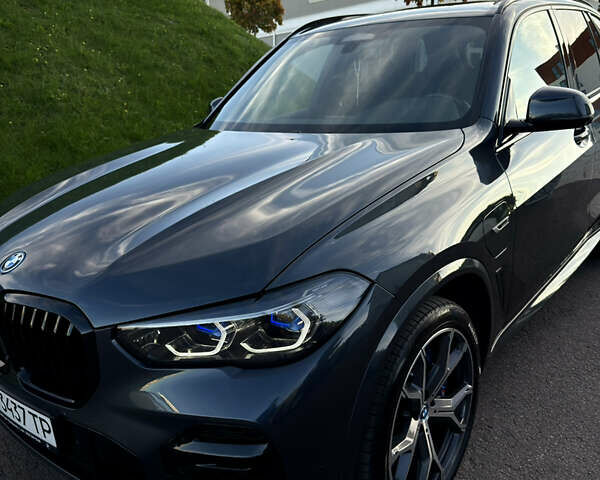 Серый БМВ Х5, объемом двигателя 3 л и пробегом 74 тыс. км за 72500 $, фото 2 на Automoto.ua