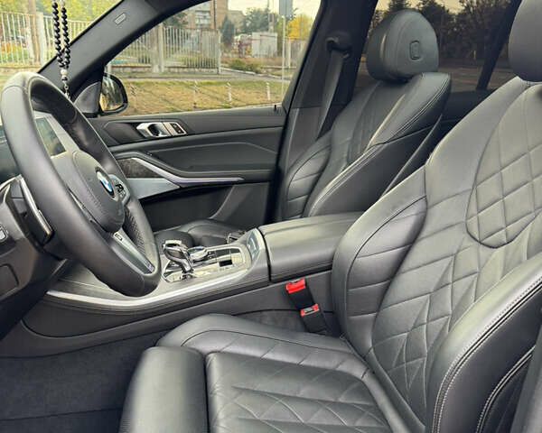 БМВ Х5 2022 в Днепре (Днепропетровске) на Automoto.ua Серый БМВ Х5, объемом двигателя 3 л и пробегом 58 тыс. км за 67000 $, фото 10 на Automoto.ua
