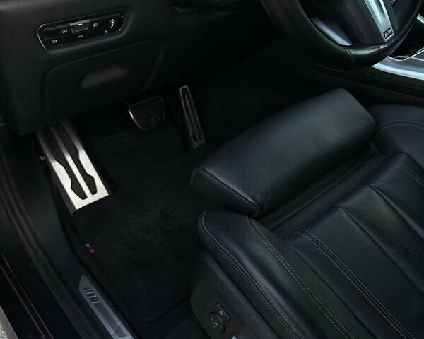 Серый БМВ Х5, объемом двигателя 3 л и пробегом 74 тыс. км за 72500 $, фото 11 на Automoto.ua