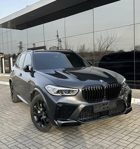 Серый БМВ Х5, объемом двигателя 3 л и пробегом 55 тыс. км за 59800 $, фото 7 на Automoto.ua