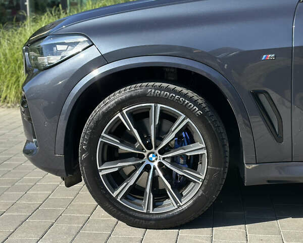 Серый БМВ Х5, объемом двигателя 2.99 л и пробегом 90 тыс. км за 69000 $, фото 3 на Automoto.ua