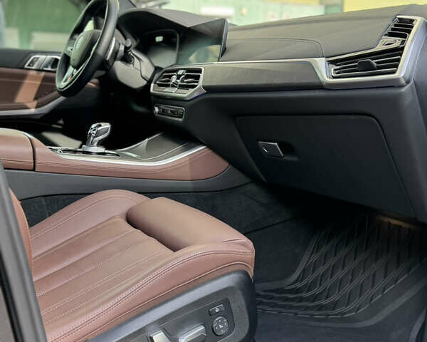 Серый БМВ Х5, объемом двигателя 3 л и пробегом 36 тыс. км за 67900 $, фото 43 на Automoto.ua