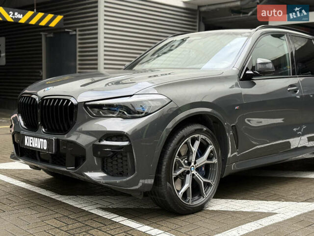 Серый БМВ Х5, объемом двигателя 3 л и пробегом 71 тыс. км за 89000 $, фото 1 на Automoto.ua