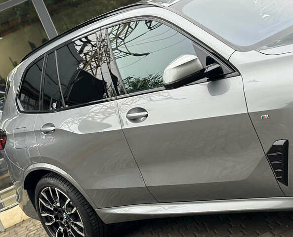 Сірий БМВ Х5, об'ємом двигуна 2.99 л та пробігом 41 тис. км за 104000 $, фото 3 на Automoto.ua