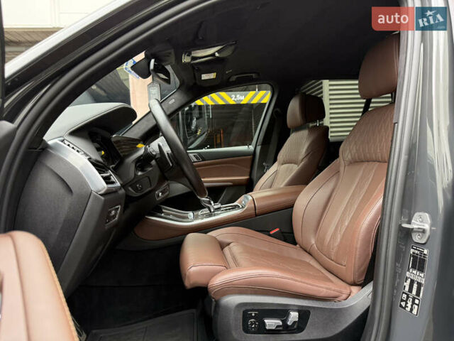 Серый БМВ Х5, объемом двигателя 3 л и пробегом 71 тыс. км за 89000 $, фото 12 на Automoto.ua