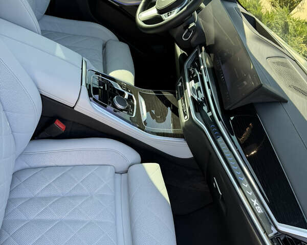 Серый БМВ Х5, объемом двигателя 3 л и пробегом 9 тыс. км за 110000 $, фото 31 на Automoto.ua