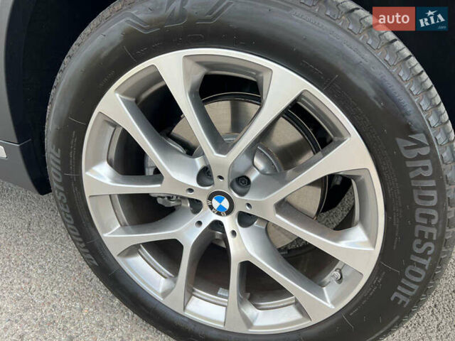 Серый БМВ Х5, объемом двигателя 3 л и пробегом 5 тыс. км за 85500 $, фото 26 на Automoto.ua