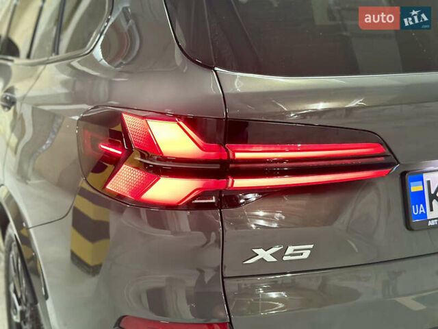 Серый БМВ Х5, объемом двигателя 3 л и пробегом 7 тыс. км за 135700 $, фото 56 на Automoto.ua