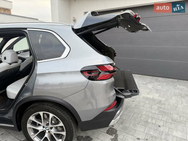 Сірий БМВ Х5, об'ємом двигуна 3 л та пробігом 3 тис. км за 86750 $, фото 56 на Automoto.ua