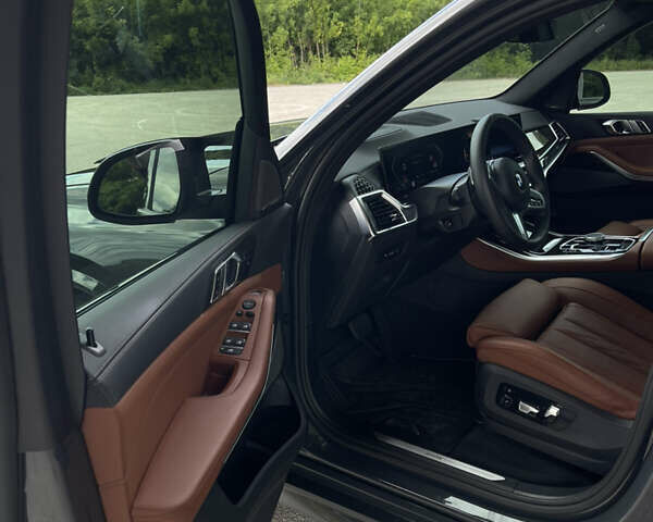 Серый БМВ Х5, объемом двигателя 3 л и пробегом 8 тыс. км за 89000 $, фото 20 на Automoto.ua