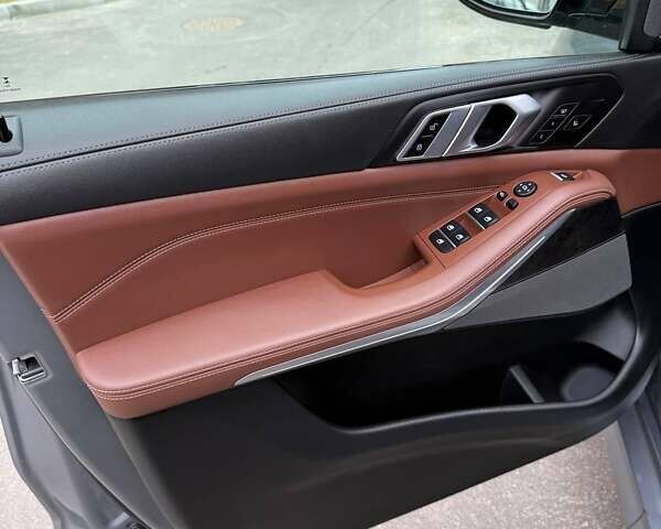 Серый БМВ Х5, объемом двигателя 3 л и пробегом 36 тыс. км за 90000 $, фото 9 на Automoto.ua