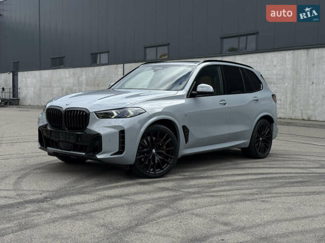 Серый БМВ Х5, объемом двигателя 3 л и пробегом 10 тыс. км за 132000 $, фото 1 на Automoto.ua