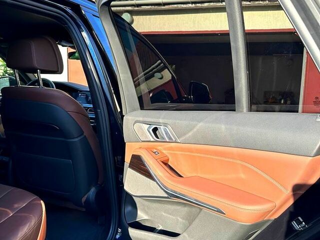 Серый БМВ Х5, объемом двигателя 3 л и пробегом 75 тыс. км за 67000 $, фото 1 на Automoto.ua