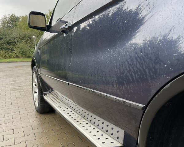 Синий БМВ Х5, объемом двигателя 3 л и пробегом 380 тыс. км за 9500 $, фото 11 на Automoto.ua